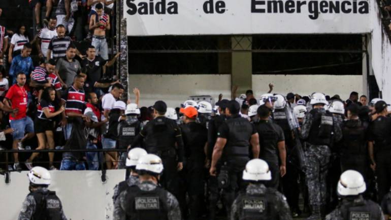 Árbitro relata tentativa de invasão da torcida do Santa Cruz contra o Potiguar-RN em súmula do jogo.