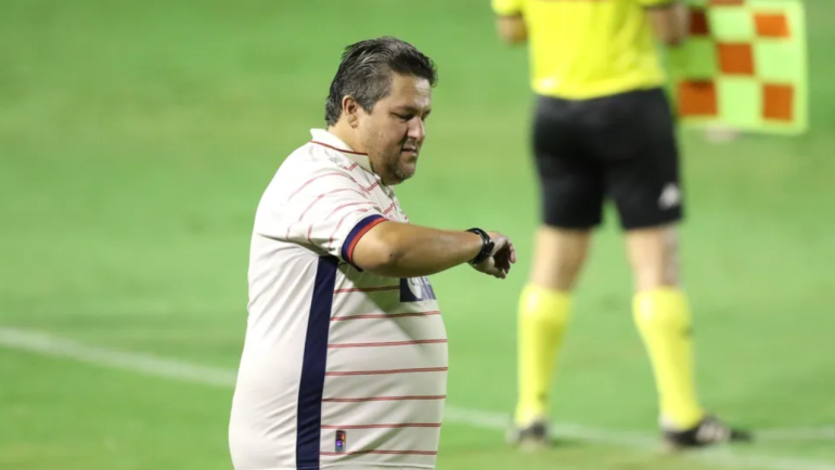 Marchiori, técnico do Náutico, considera reforços em momento importante da Série C.