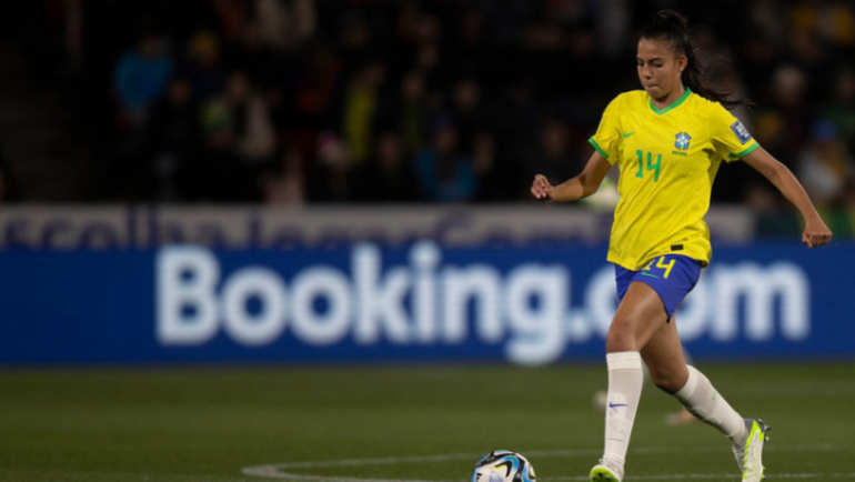 Lauren antecipa um desafiante confronto com a França na Copa do Mundo.