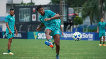 Ribamar próximo de acertar com o Náutico após liberação da Chapecoense.