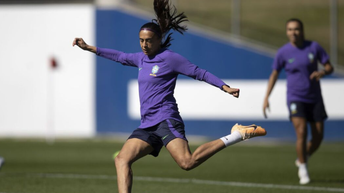 Brasil favorito contra Jamaica, diz Andressa Alves.