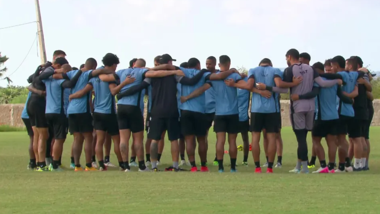 Evaristo Piza espera que o Santa Cruz entre em campo com toda a garra e foco necessários para vencer o jogo decisivo contra o Iguatu na Série D.