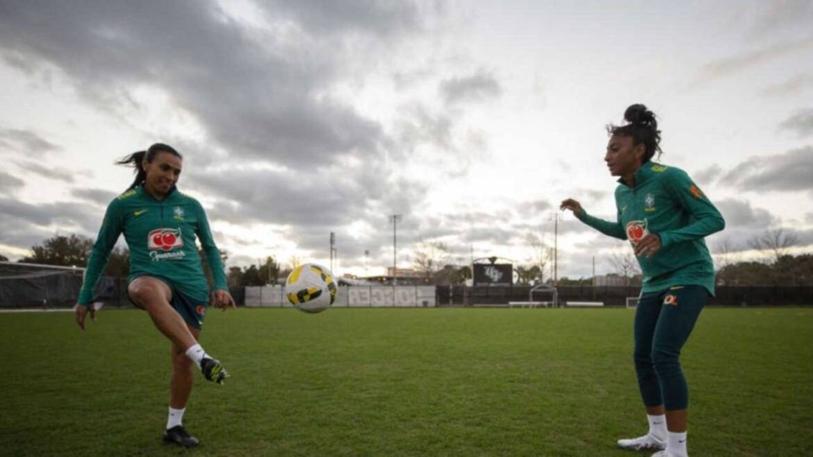 Marta lidera nova geração na última Copa do Mundo, passando o bastão com maestria.