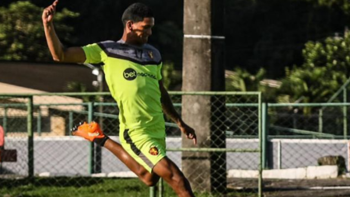 Sport renova com Lucas André