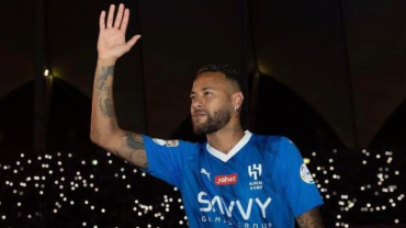 Neymar é apresentado em festa no Al-Hilal