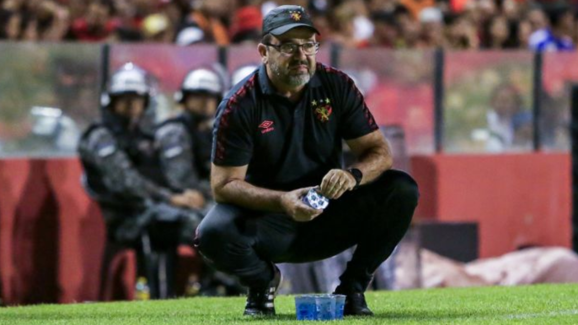 Enderson defende escalação de lateral no Sport