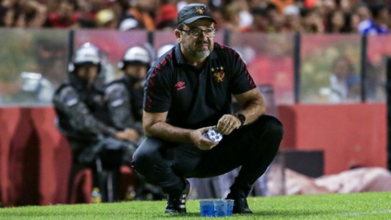 Enderson defende escalação de lateral no Sport