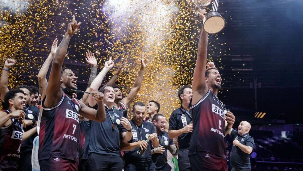 Com cesta salvadora, Franca é campeão intercontinental de basquete