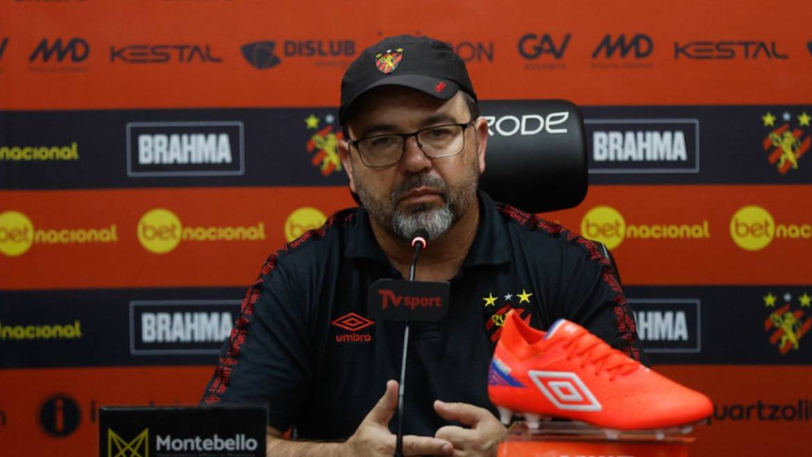 Yuri Romão declara que Enderson é o melhor técnico da Série B e vê injustiça em críticas ao treinador