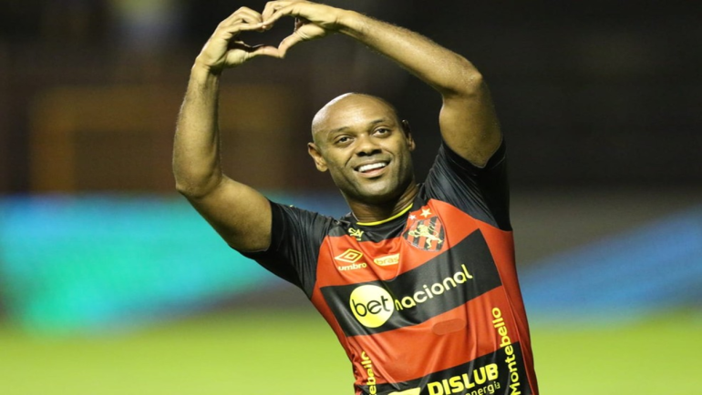 Vagner Love Recebe Título de Cidadão Recifense