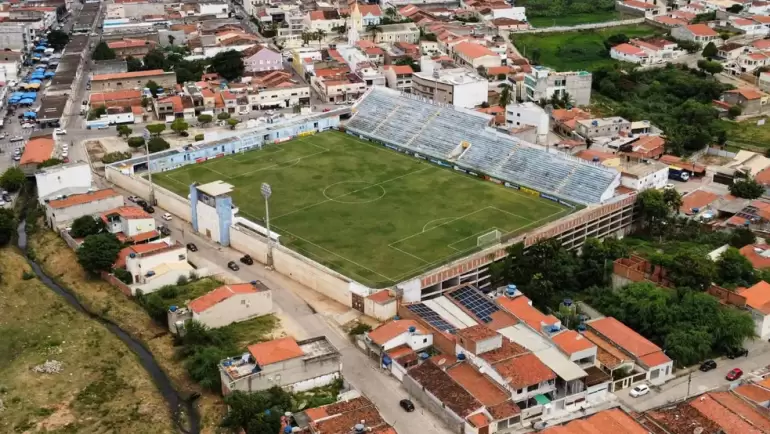 Campeonato de futebol dos bairros de Salgueiro começou nesta quarta com dez equipes