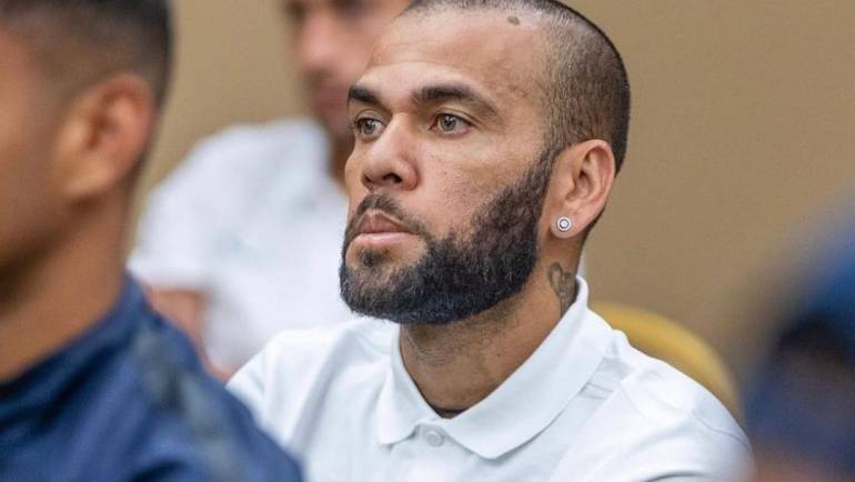 Daniel Alves deve ser julgado ainda este mês por acusação de estupro na Espanha; entenda