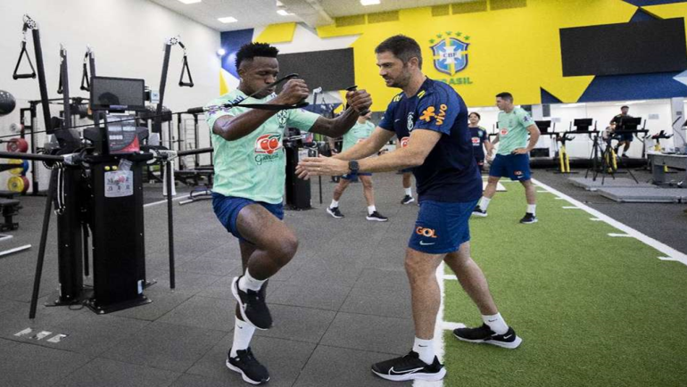 Seleção Brasileira: Treino e Desafios nas Eliminatórias