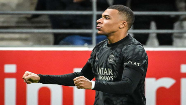 Mbappé Marca Hat-Trick e PSG Lidera Ligue 1