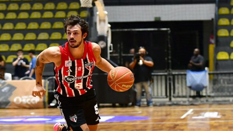 São Paulo Controla Partida e Vence