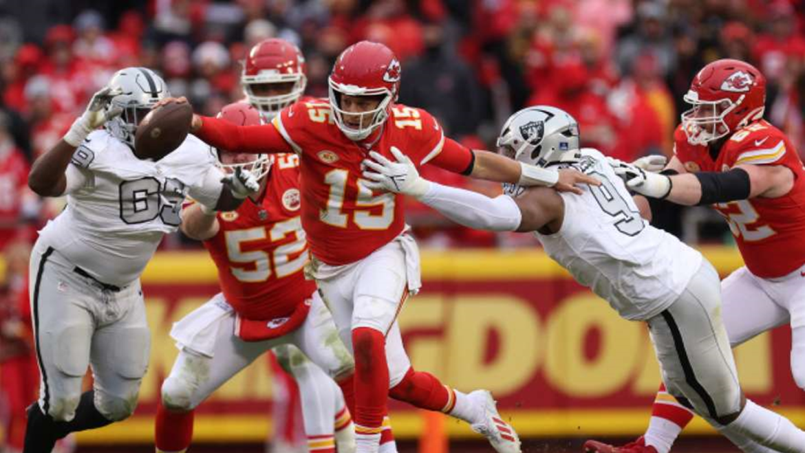 Raiders Surpreendem Chiefs em Jogo Crucial