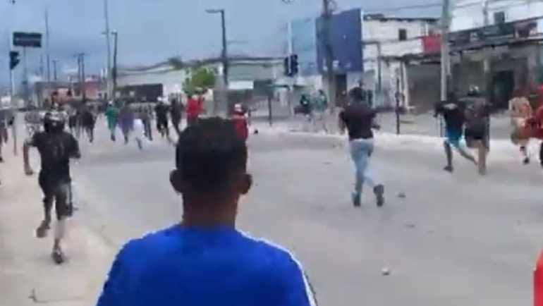 Torcidas Rivais em Caos Pré-Clássico