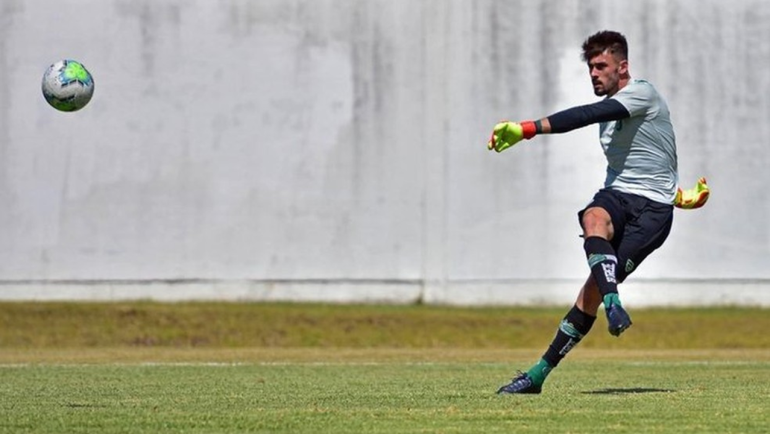 Santa Cruz Contrata Goleiro Assmann