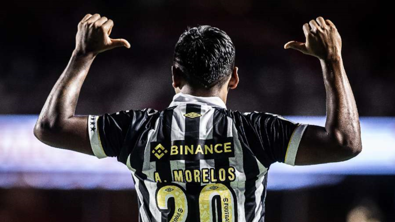 Morelos marca e Santos avança