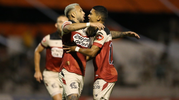 Thiaguinho brilha: 4 gols em 5 jogos pelo Santa Cruz