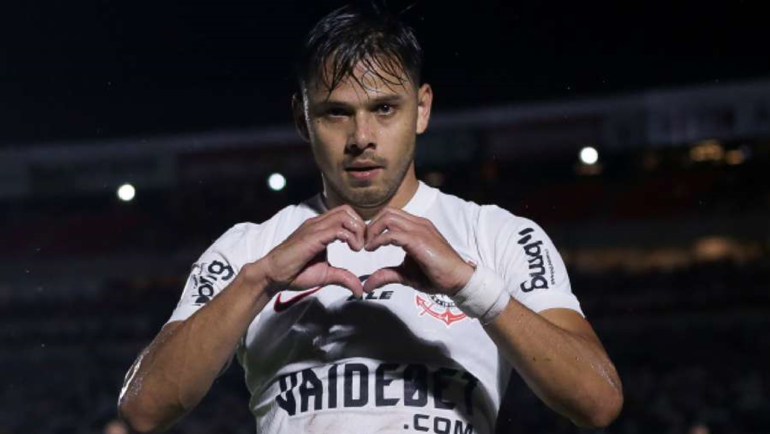 Corinthians goleia, mas segue na lanterna