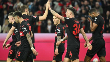 Leverkusen vence e amplia liderança na Bundesliga