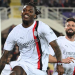 Rafael Leão brilha e Milan vence Fiorentina