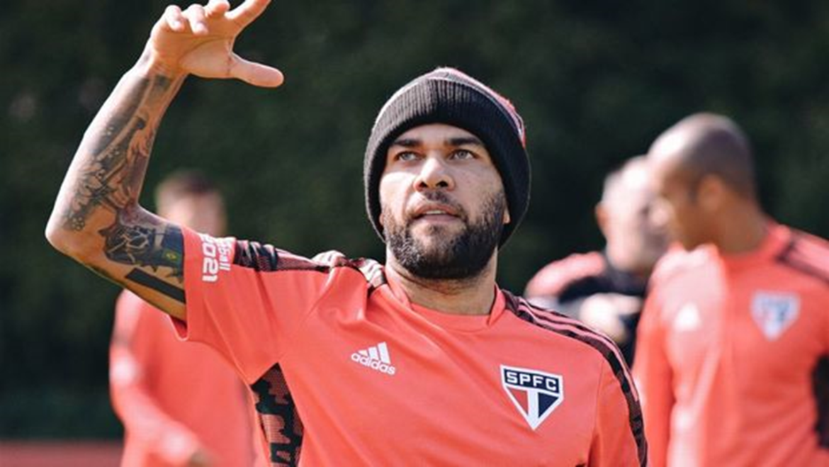 Daniel Alves e o Impasse com Suas Contas