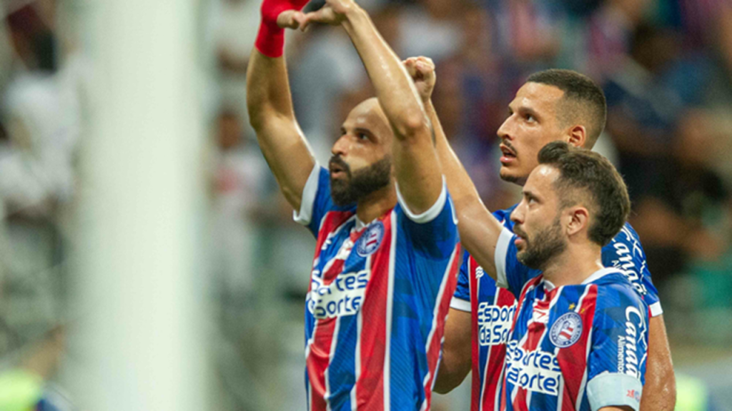 O Bahia assegurou seu lugar na semifinal da Copa do Nordeste com uma vitória dominante sobre o Náutico por 3 a 0, em uma partida marcada pelo despertar do Tricolor no segundo tempo e pela resistente retranca do Timbu. Thaciano, Estupiñán e Jean Lucas foram os responsáveis por balançar as redes  [...]